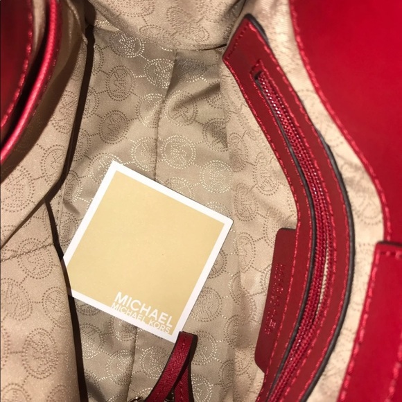 Michael Kors Hamilton Saffiano Bag - Picture 6 of 8